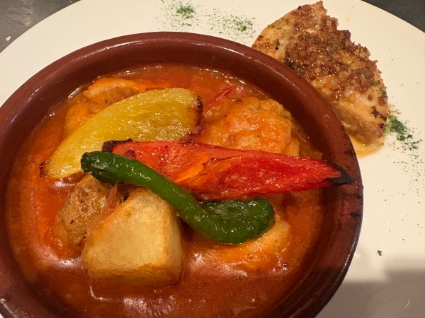 チリンドロンソースとカジキマグロのガーリックソテー